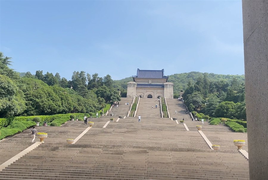 ＜南京中山陵-玄武湖-夫子庙＞一日游